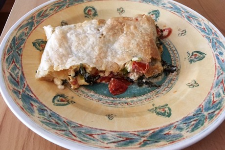 Blätterteigstrudel mit Spinat