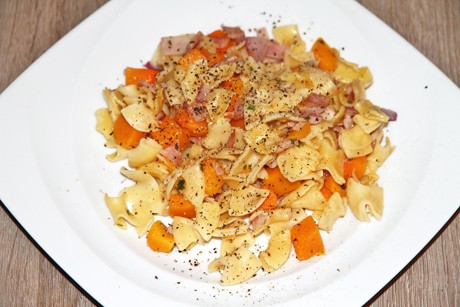 Herbstliche Schinkenfleckerl mit Kürbis
