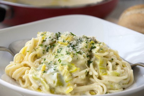 Nudeln mit Porree und Gorgonzola
