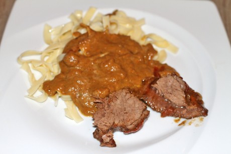 Geschmorter Rinderbraten mit Wurzelrahmsauce