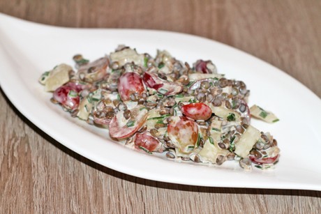 Herbstlicher Linsen - Käse -Salat mit Trauben
