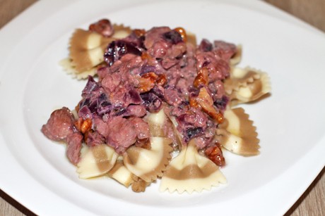 Pasta mit Huhn, Rotkraut und Blauschimmelkäse