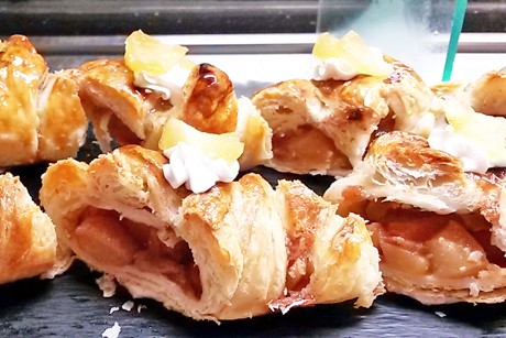 Ananas-Blätterteigstrudel
