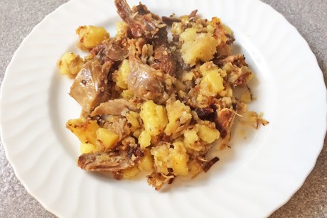 Gansl-Gröstl aus gebratenen Ganslresten