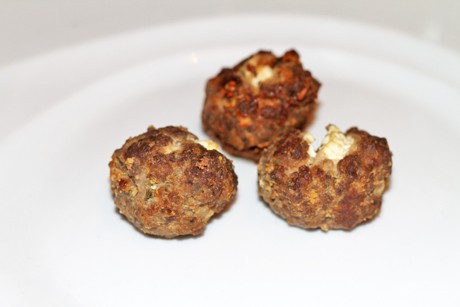 Bifteki mit Kräuter-Feta