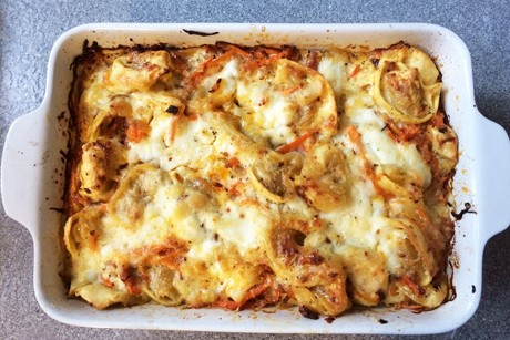 Pikanter Tortellini-Auflauf