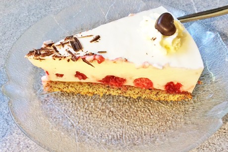 Joghurt-Himbeer-Mohntorte