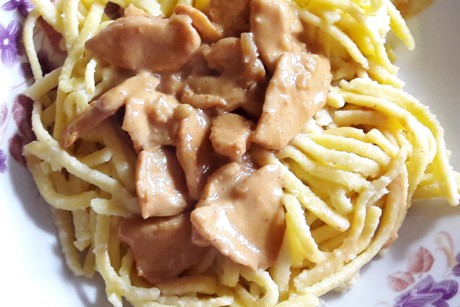 Hühnchen im Paprikasaft