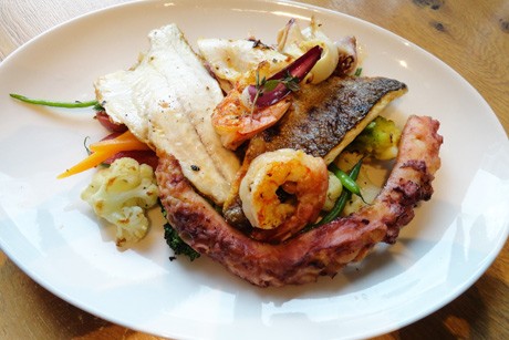 Fischplatte gegrillt