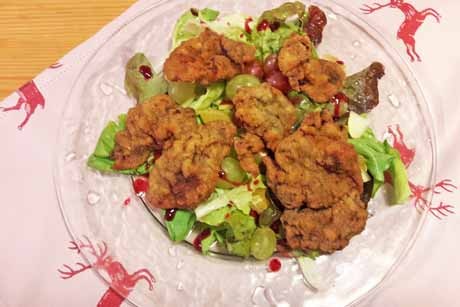 Gebackene Leber auf Herbstsalat