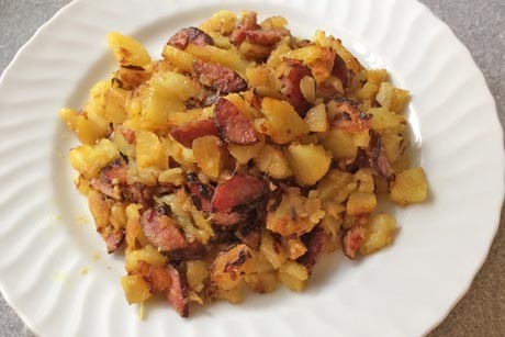Kartoffel-Gröstl mit Hirschwurst
