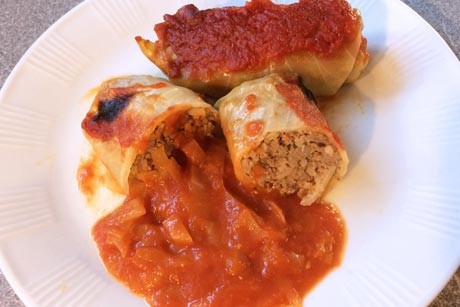 Krautrouladen mit Tomatensauce