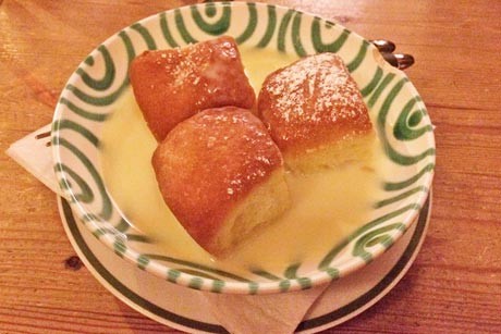 Buchteln mit Vanillesauce