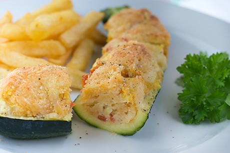 Gefüllte Zucchini