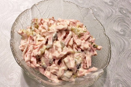 Wurstsalat mit Mayonnaise