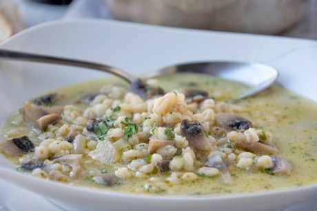 Rollgerstlsuppe mit Pilzen