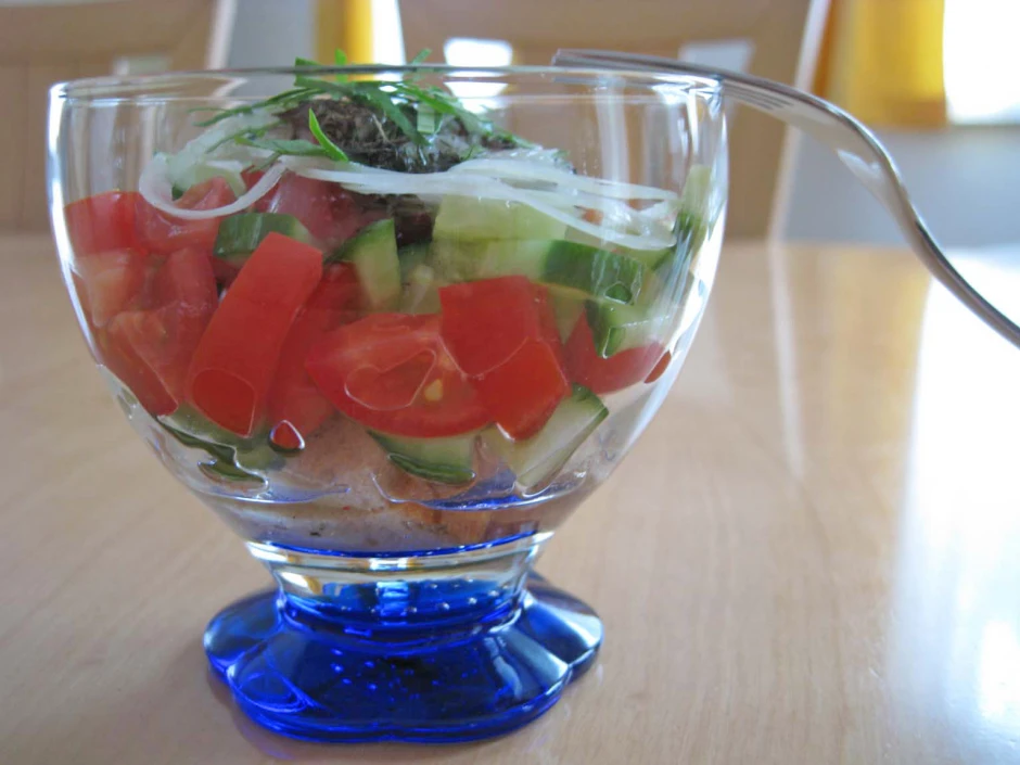 Brotsalat mit Tomaten