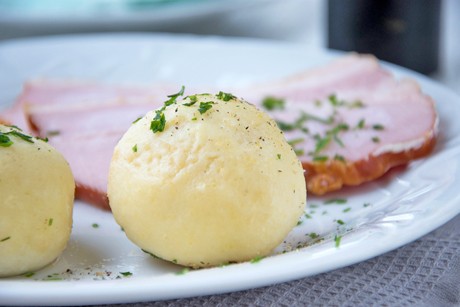 Großmutters Mehlknödel