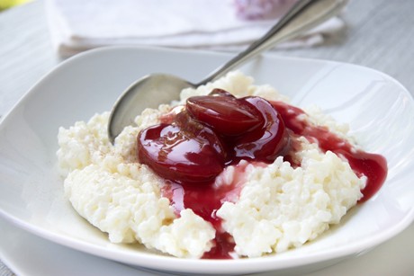 Milchreiscreme mit Zwetschkenragout