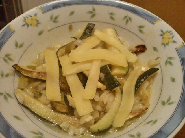 Zucchinisalat mit K&auml;se