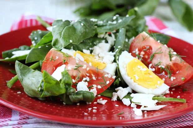 Eiersalat mit Spinat