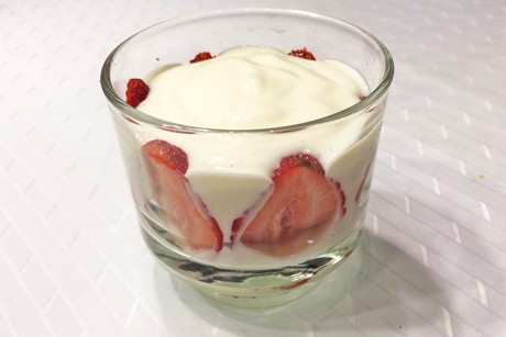 Leichter Erdbeer-Joghurt-Becher