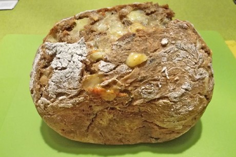 Gesundes Bauernbrot mit Käse