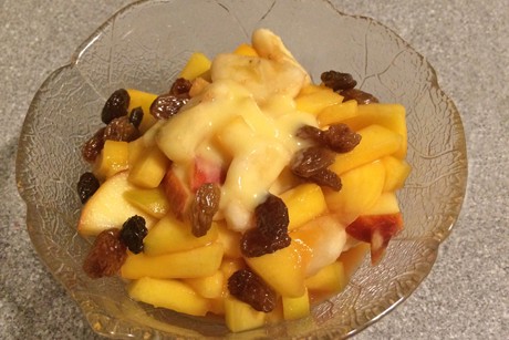 Obstsalat mit Rumrosinen und Eierlikör
