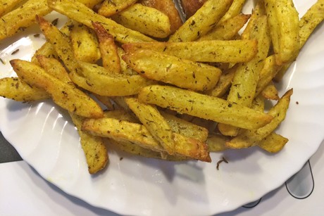 Würzige Pommes Frites aus der Heißluftfritteuse