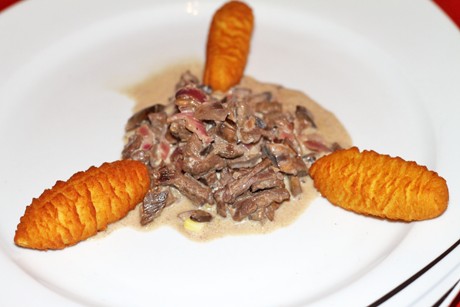 Geschnetzeltes Rinderfilet mit Champignons