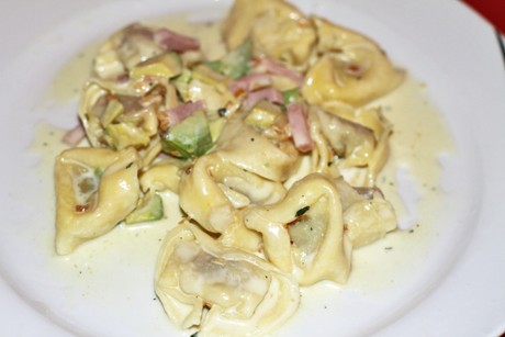 Tortellini in Avocado - Käse- Sauce
