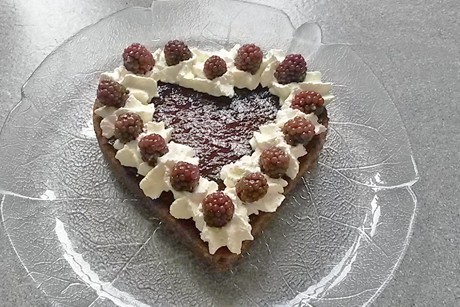 Schokoherz mit Brombeeren