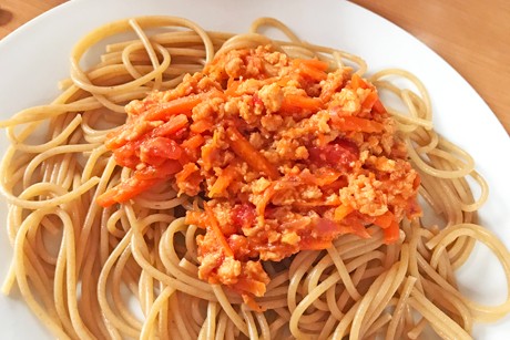Spaghetti mit Soja Karotten Sauce
