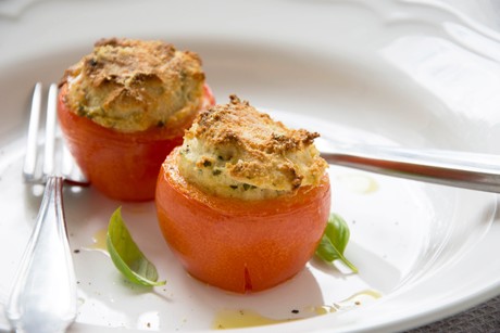 Tomaten mit Käsefülle