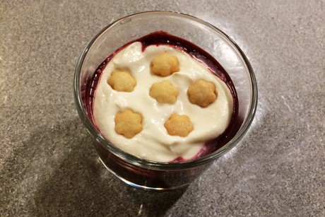 Hollerbeeren-Dessert