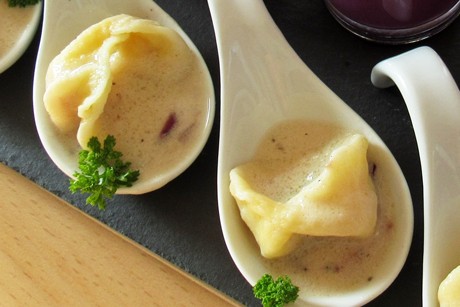 Amuse Bouche - Tortellini in Rahmsauce