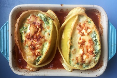 Cacavelle mit Spinatfülle und Tomatensauce