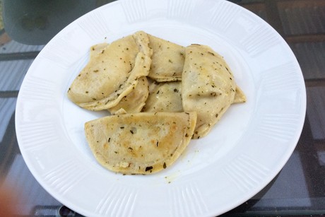 Teigtaschen mit Fleischfülle und Thymianbutter