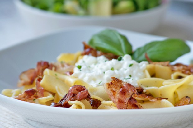 Topfennudeln mit Speck