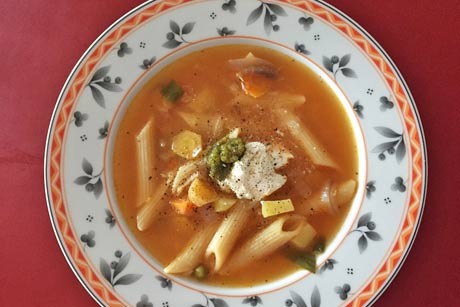 Minestrone mit Penne und Kichererbsen