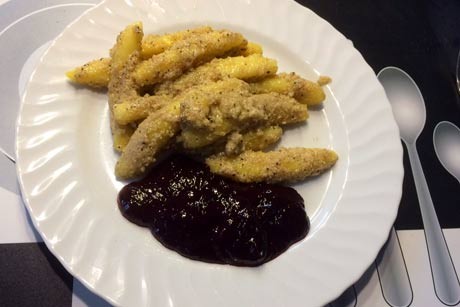 Nuss-Mohn-Nudeln mit Powidlsauce