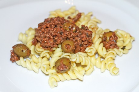 Pasta ascuttia mit Rind, Oliven und Sherry