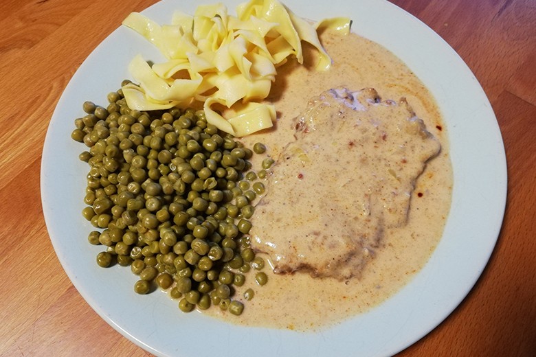 Kalbschnitzel in Senf-Zwiebelsauce