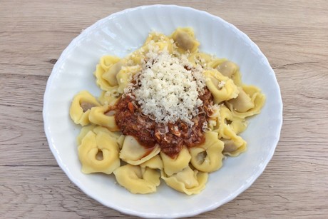 Tortellini mit Fleischsauce