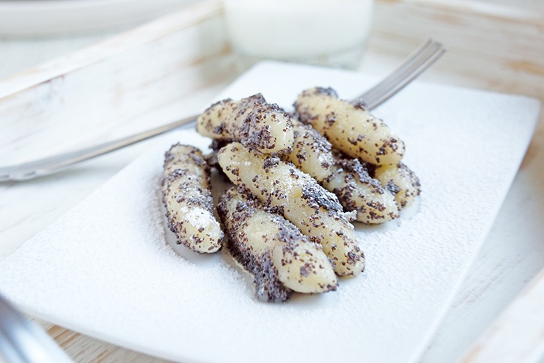 Topfennockerl mit Mohnbrösel