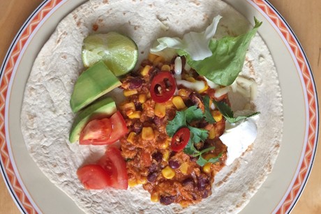 Vegetarisches Chili sin Carne mit Vegini-Flocken