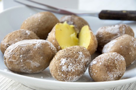Salzkrustenkartoffeln