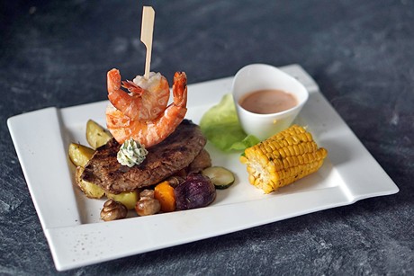 Surf & Turf mit Cocktailsauce