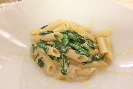 Penne mit Blattspinat und Kokosnussmilch