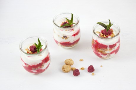 Himbeere-Amarettini Schichtdessert